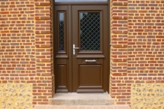 PORTE ENTRE IMPOSTE ET GRILLE