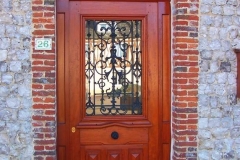 PORTE ENTREE BOIS AVEC GRILLE